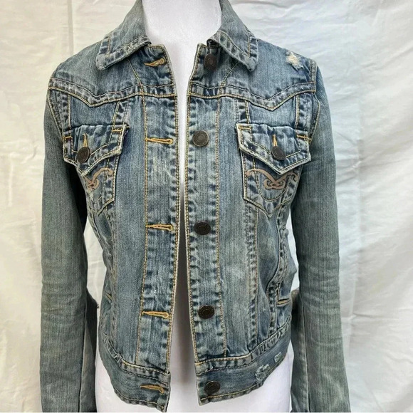 Jimmy’z vintage Y2K/90’s fitted and distressed denim jacket. - Picture 2 of 8